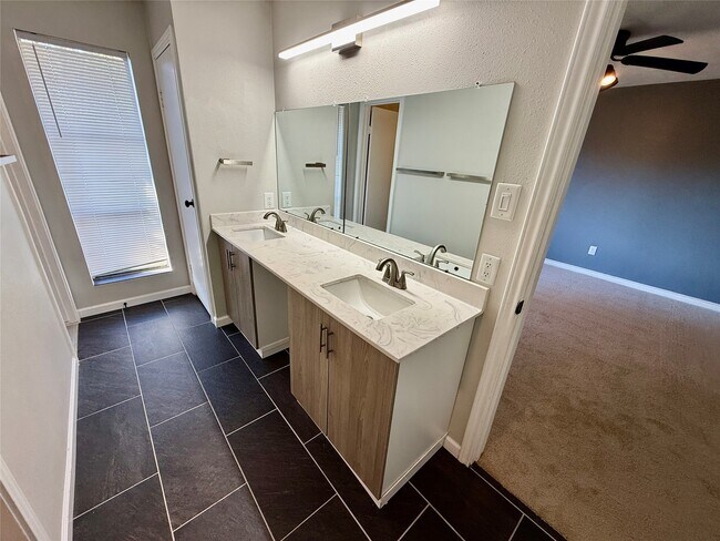 Building Photo - 20407 Fox Haven Ln