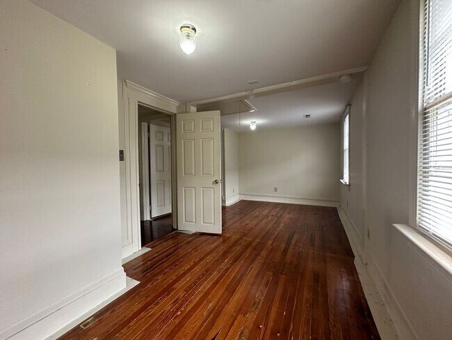 Building Photo - 1409 Charles St