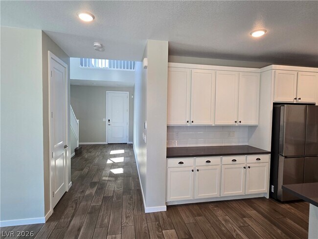 Building Photo - 8242 Skye Territory St