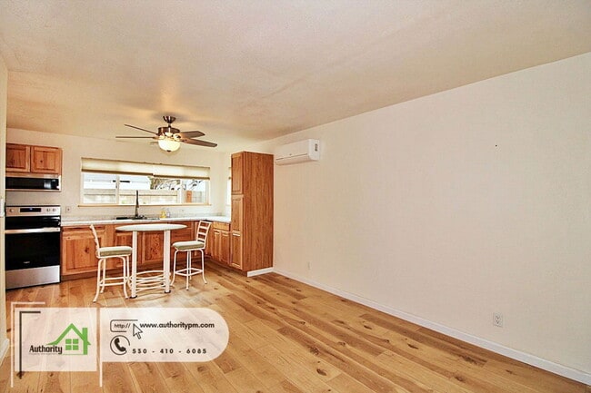 Building Photo - 864 Loma St