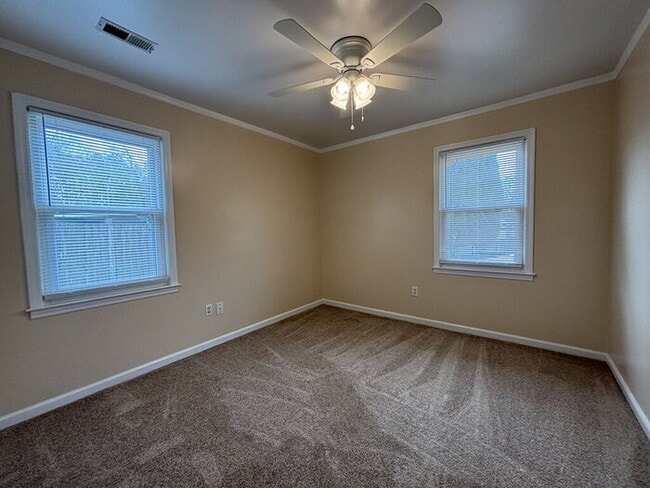 Building Photo - 115 Aylesbury Rd