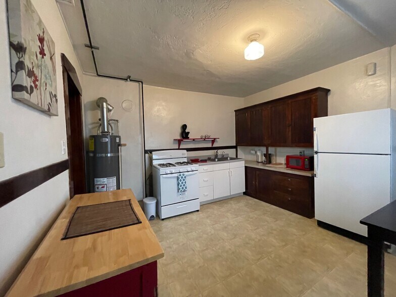 Building Photo - 963 Lewisohn St