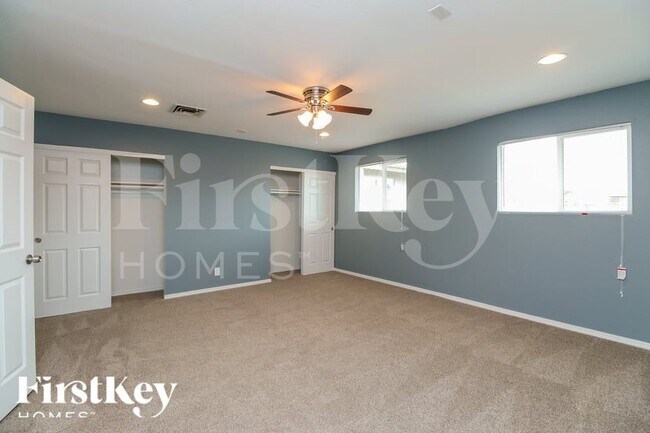 Building Photo - 5610 S 20th Ln