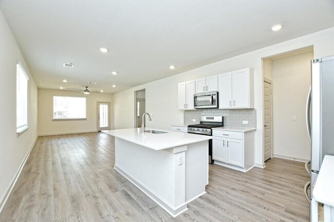 Building Photo - 204 Merrick Rd