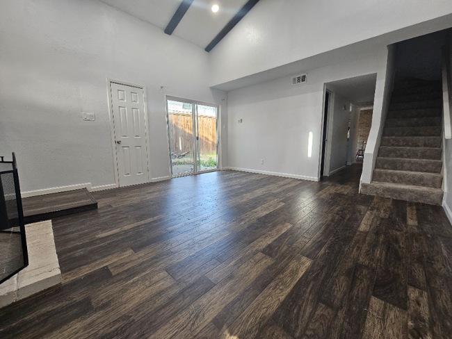Building Photo - 2102 Via Corona