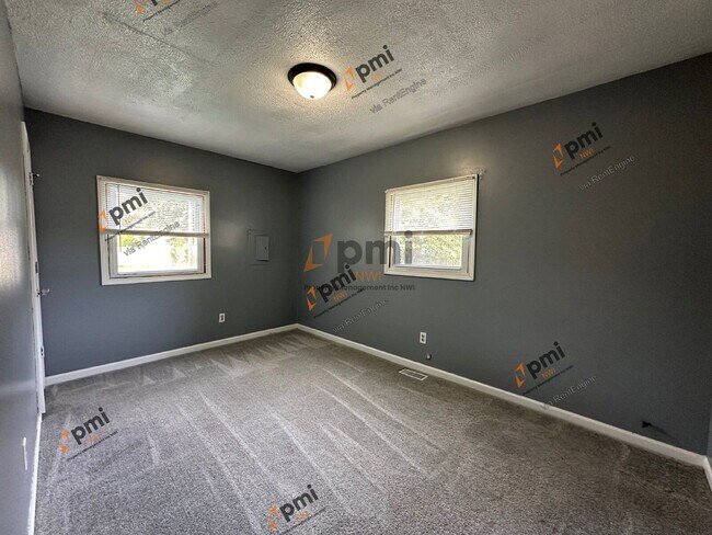 Building Photo - 3464 Iowa St