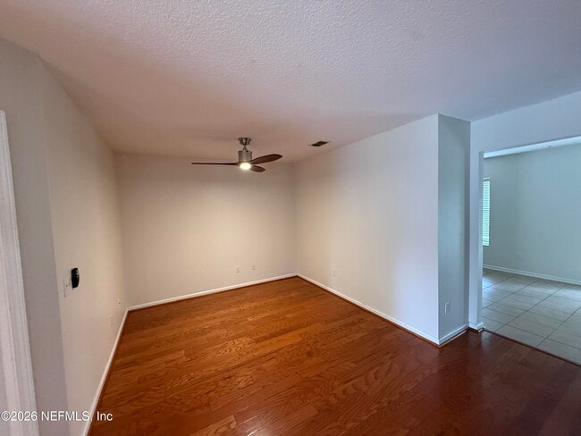 Building Photo - 1590 Vineland Cir