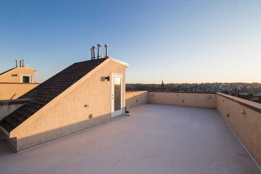 Building Photo - 4576 Silverwood St