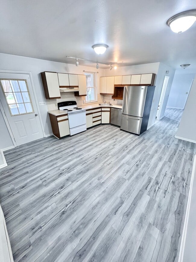 Building Photo - 8361 Schantz Rd