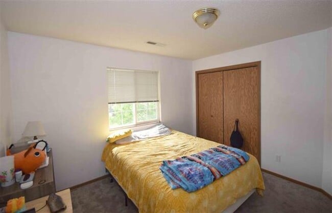 Building Photo - AUGUST 1ST, 2026.  2 Bedroom condominium on Iowa City West Side