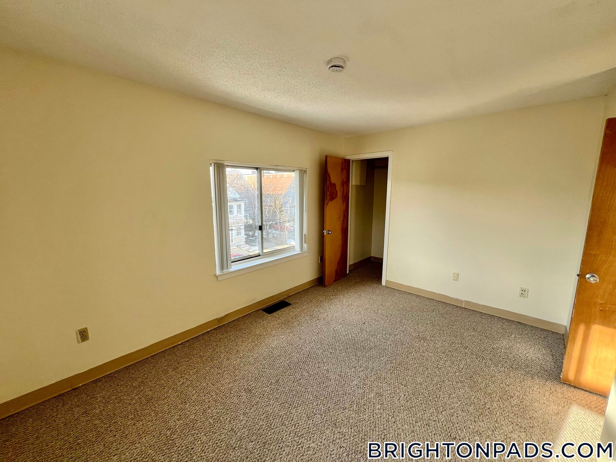 Building Photo - 150 N Beacon St