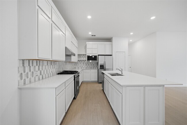 Building Photo - 27039 Blue Pool Dr