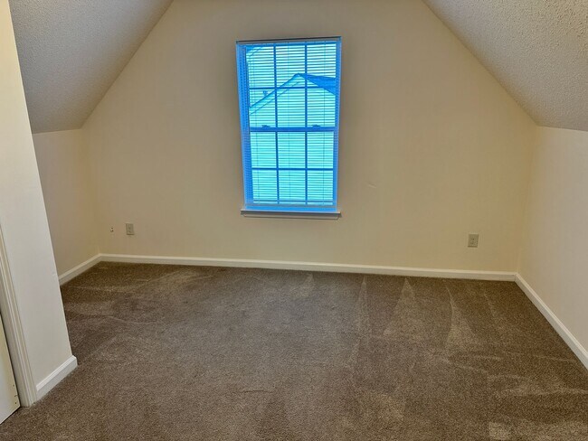 Building Photo - Beautiful Four Bedroom Home in Thompson Gl...
