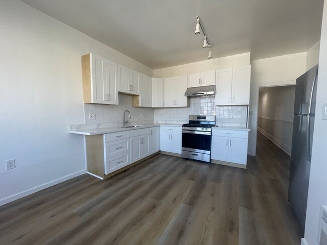 Building Photo - 1062 Washington St