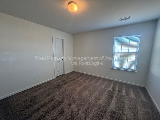 Building Photo - 1907 Northrop Dr