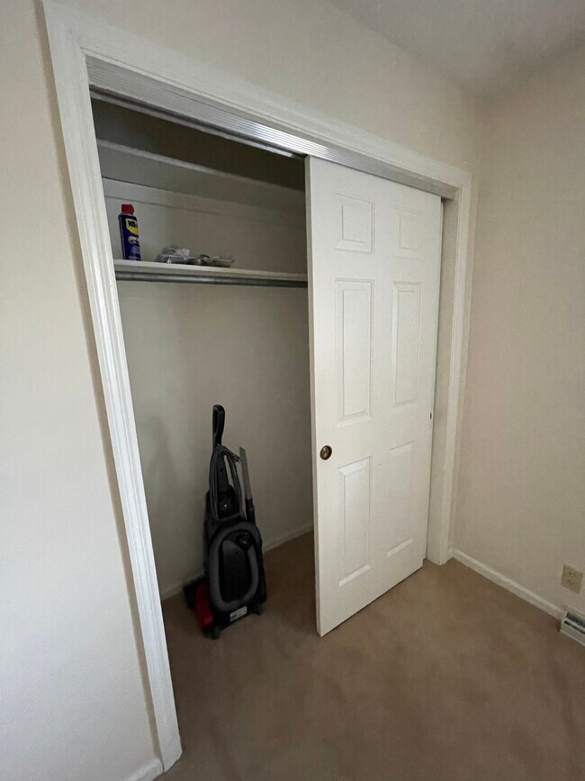 Bed closet - 9548 Miamisburg Springboro Rd