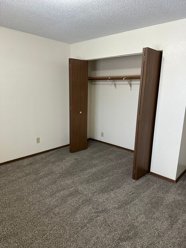 Building Photo - 2 BR 2 BA with Balcony Garage Included
