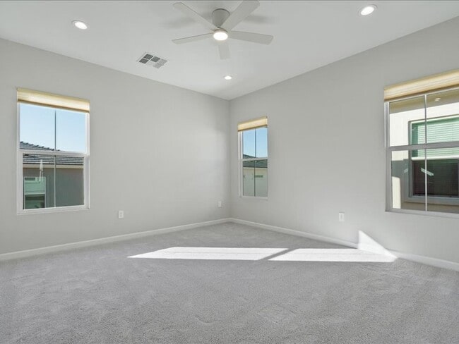 Building Photo - 5053 E Anderson Dr