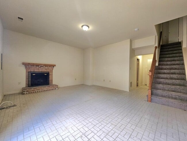 Building Photo - 4719 Gainsborough Dr