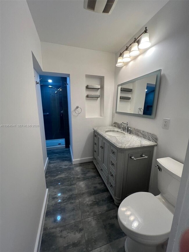 Building Photo - 424 Lavilla Dr