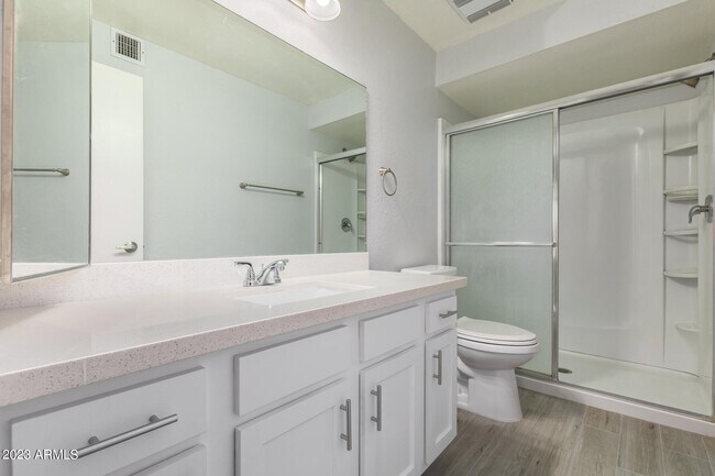 Building Photo - 11040 N 28th Dr