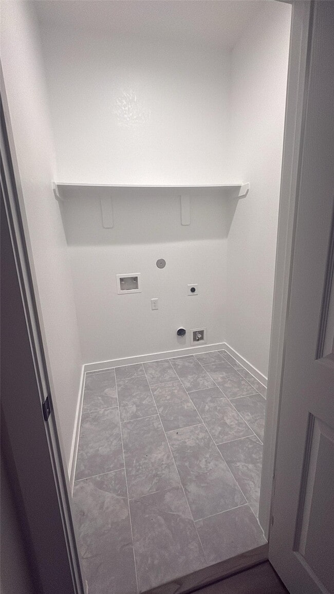 Building Photo - 605 Center St