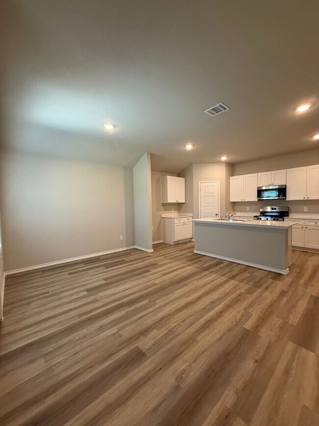 Building Photo - 1108 Belhaven St