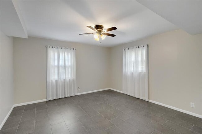Building Photo - 1025 Hilburn Dr SE