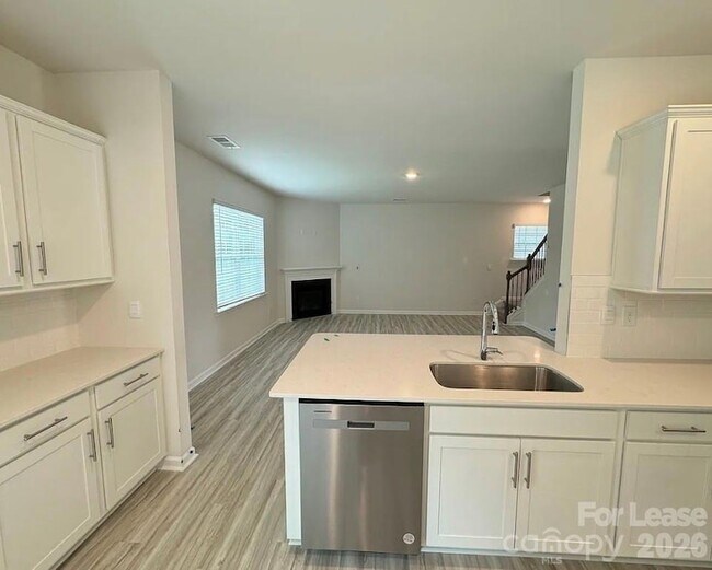 Building Photo - 1830 Vanderlyn St