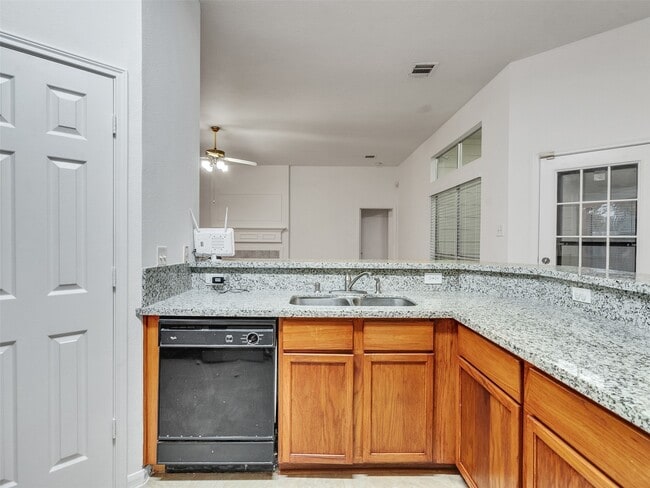 Building Photo - 16715 Lighthouse View Dr