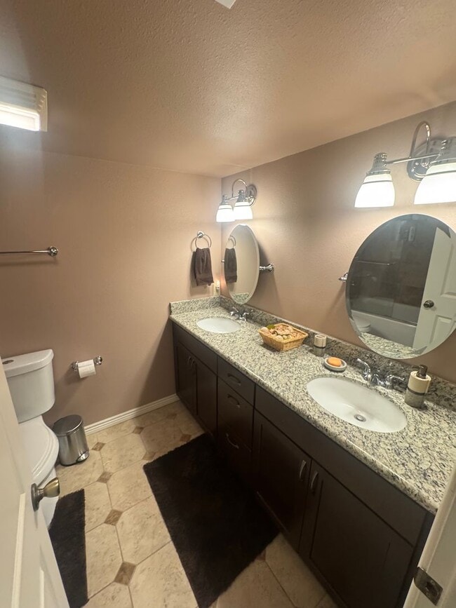 Building Photo - Single-Level Flagstaff Home | Mountain Vie...