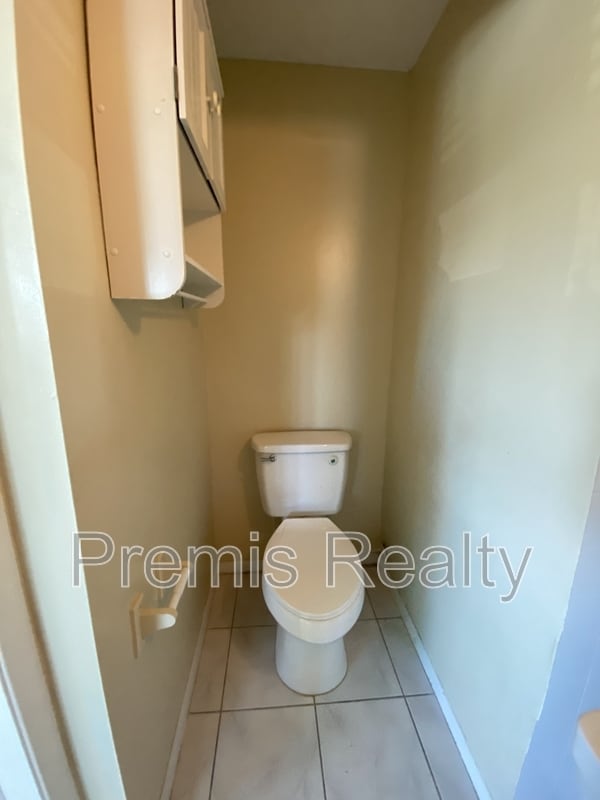 Building Photo - 2664 St Joseph Dr W