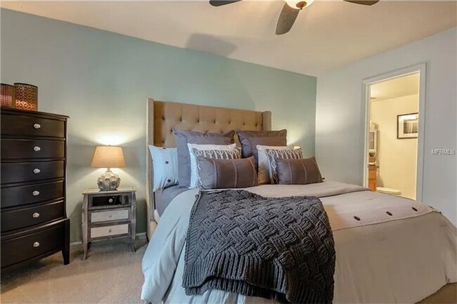 Building Photo - 2 Bedroom 1.5 Bath Urban Retreat Near the ...