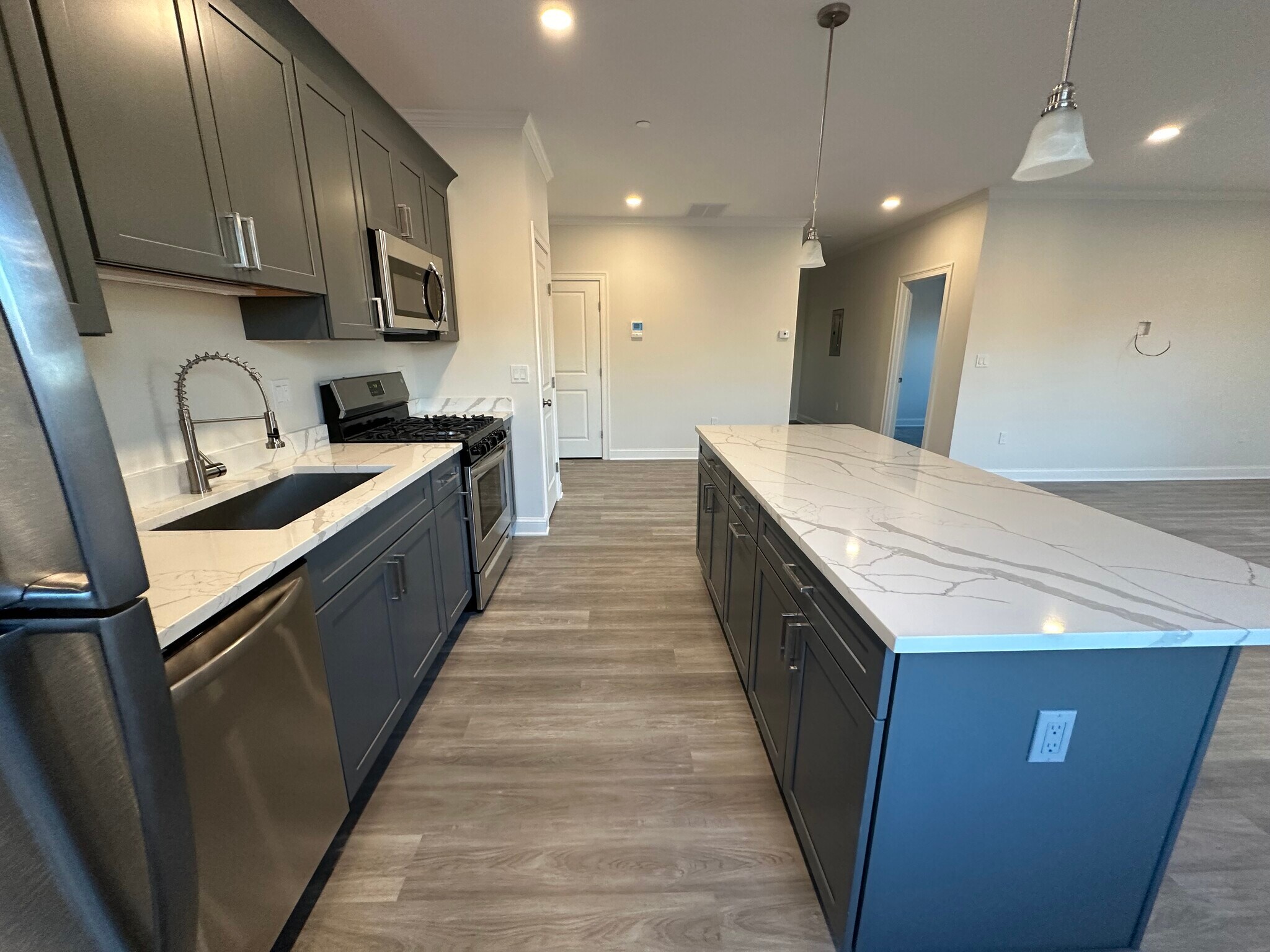 Building Photo - 48 Nichols St