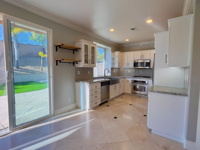 Building Photo - Upgraded 4 bedrooms 3 full baths home in Chula Vista- San Miguel Ranch area.