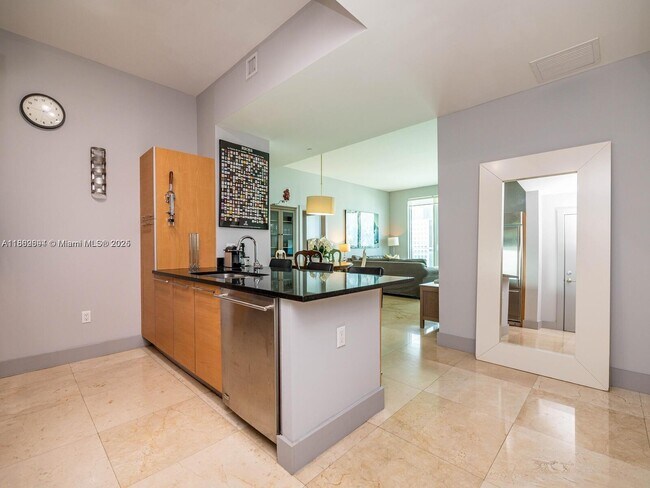 Building Photo - 950 Brickell Bay Dr