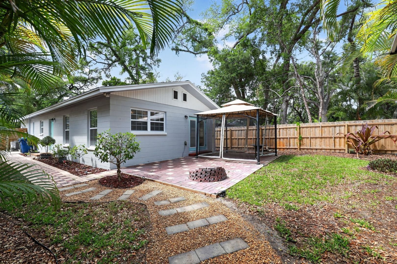 Building Photo - 516 3rd Ave NE