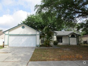 Building Photo - 307 Drake Elm Dr