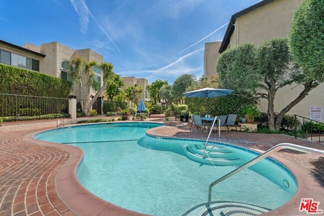 Building Photo - 5255 Coldwater Canyon Ave