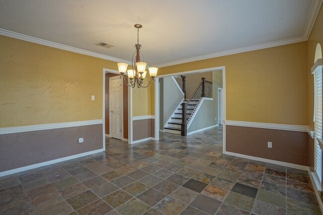Building Photo - 2108 Lakeway Dr