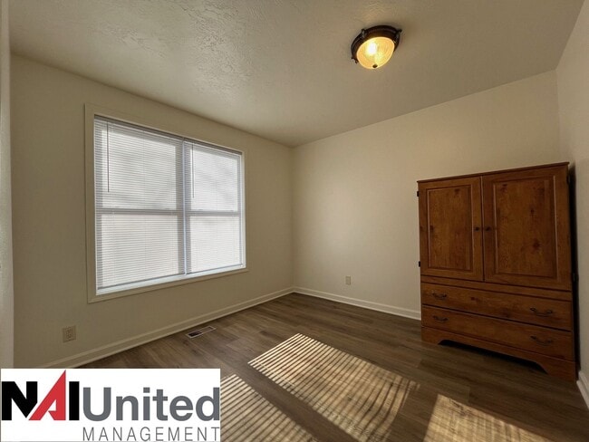 Building Photo - Four bedroom, one bathroom for rent