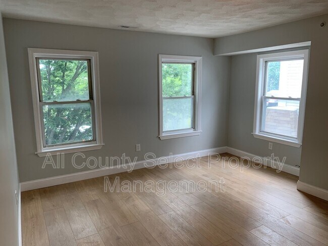 Building Photo - 351 Summer St