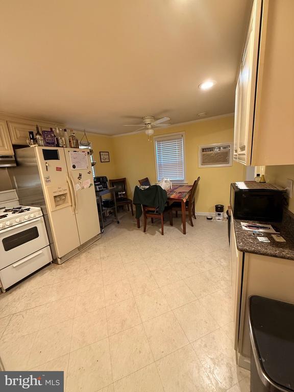 Building Photo - 2211 Browning Rd