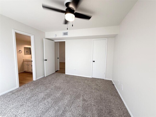 Building Photo - 1860 White Oak Dr