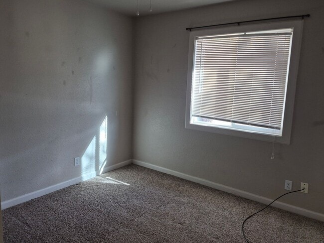 Building Photo - Beautiful 3 bedroom 2 bathroom home