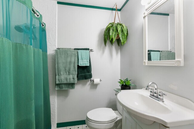 Building Photo - 812 Coolidge St