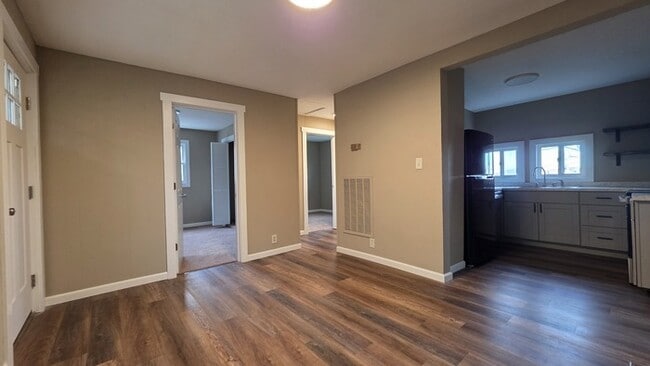 Building Photo - Totally Renovated, Private Cottage Now For Rent