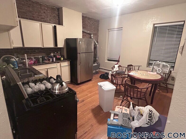 Building Photo - 88 Hammond St