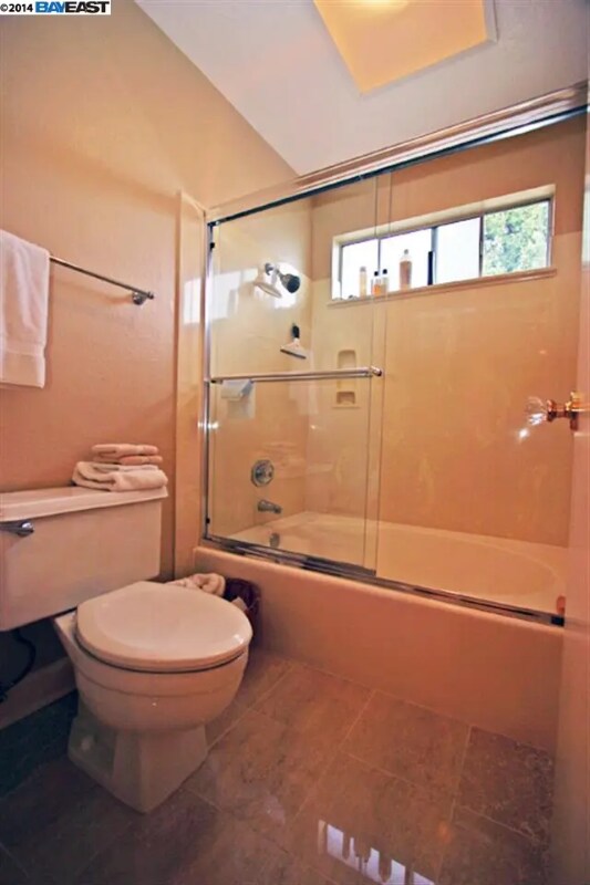 Building Photo - 5815 Northland Terrace