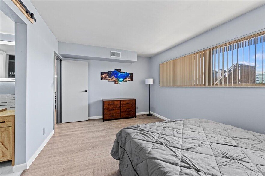 Building Photo - 300 Waterway Dr S